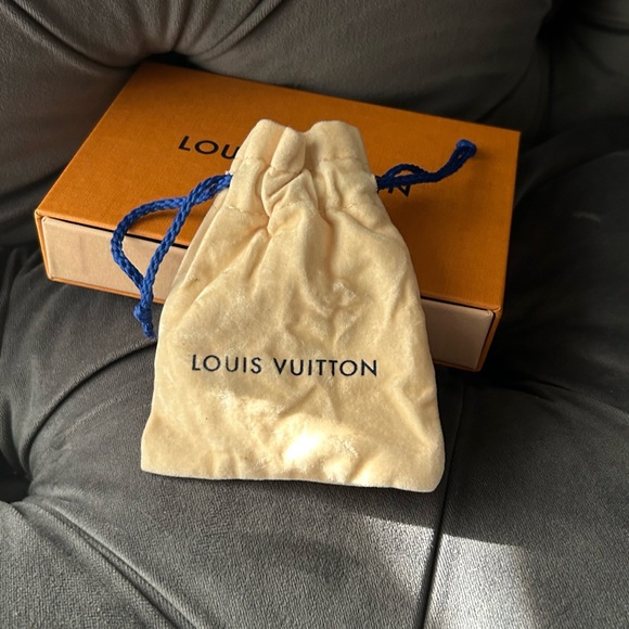 Louise Hoop Louis Vuitton Earrings - Picture 16 of 16